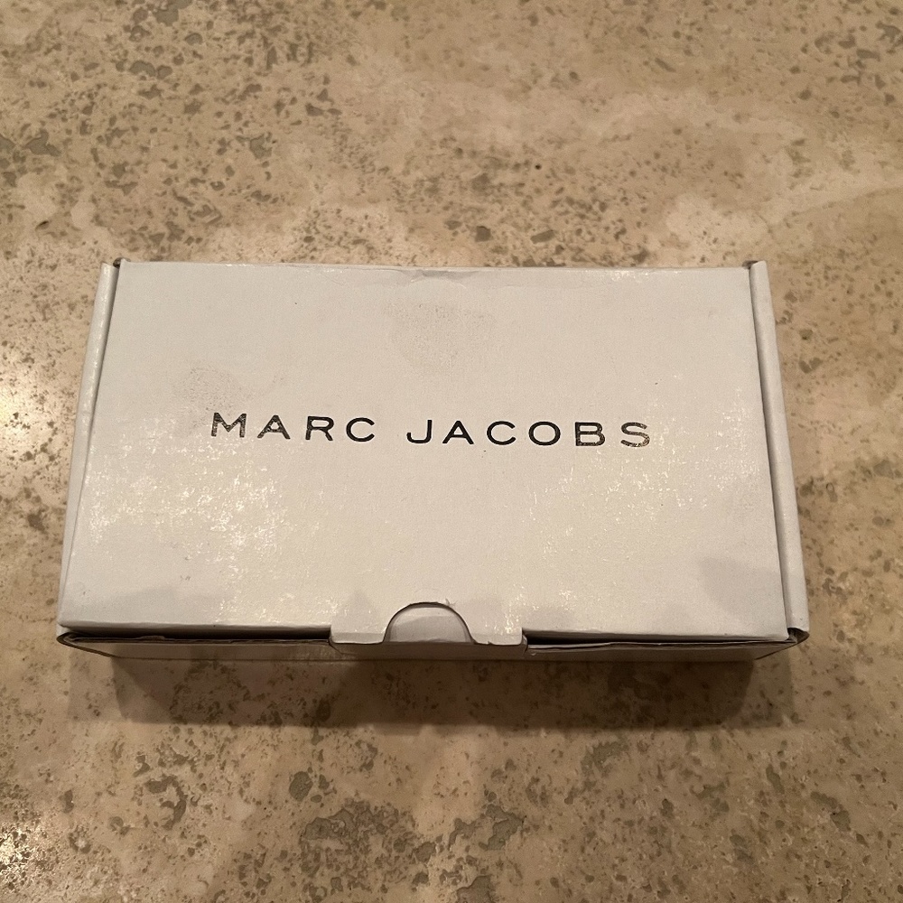 New Marc Jacobs Black Leather Wallet with Silver Hardware - Picture 9 of 9